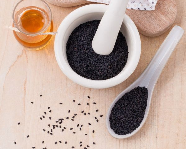 Huile de Nigelle : Ses Bienfaits Incontournables pour les Cheveux